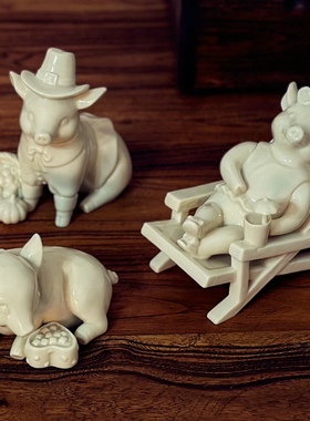 持续瓷生 出口陶瓷礼帽沙滩椅可爱猪摆件家居装饰工艺品