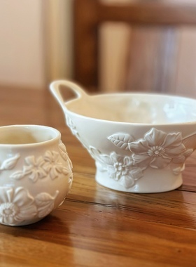 陶瓷浮雕花朵双耳花篮花器