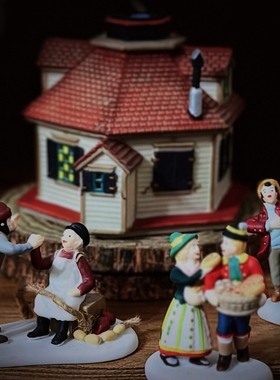 持续瓷生 D56陶瓷配件房子场景人物创意工艺品瓷偶模型手伴写实