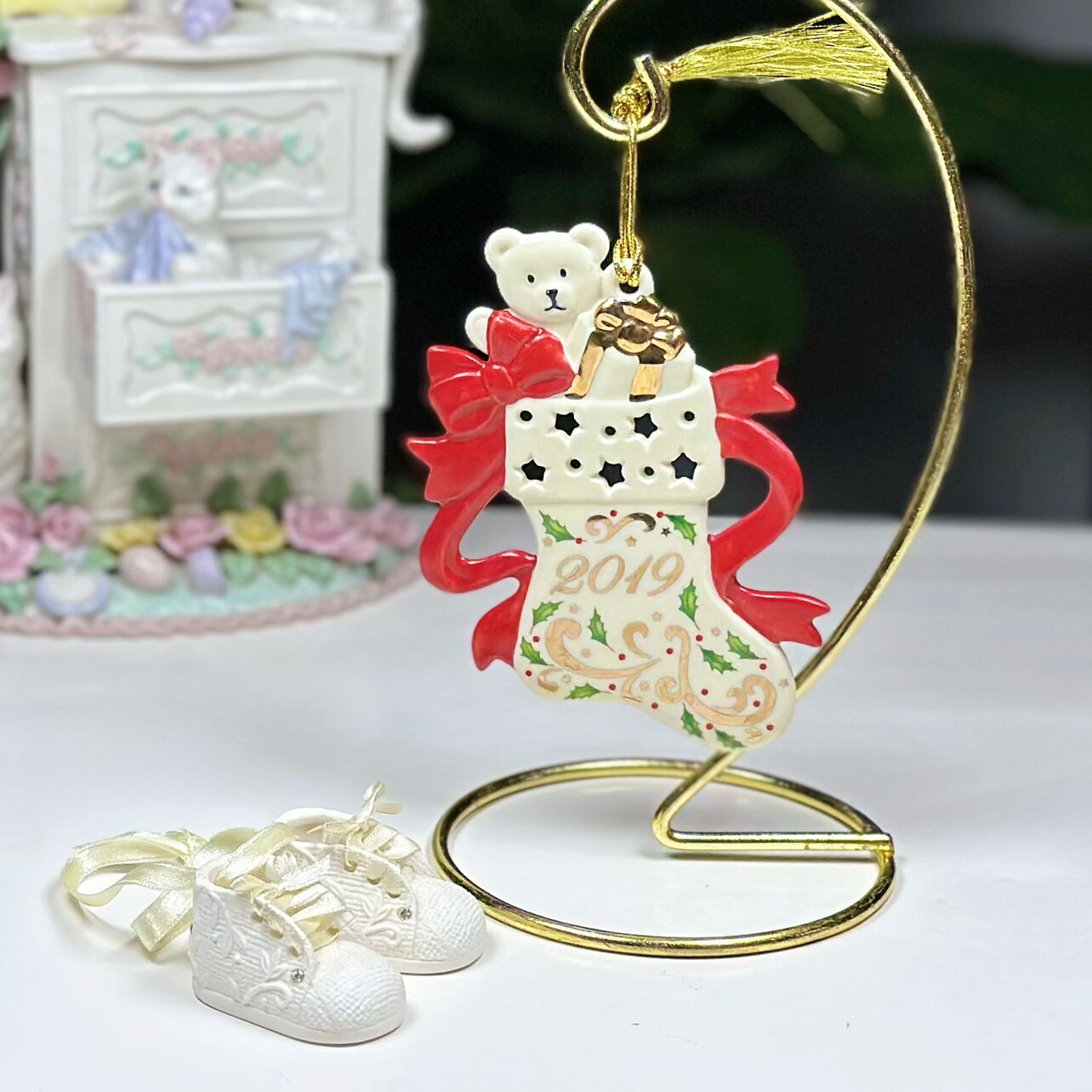 持续瓷生出口创意红色蝴蝶结圣诞袜子小熊挂件哑光白色鞋子挂摆件