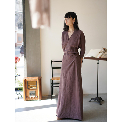 丁香紫丝麻混纺V领围裹连衣裙