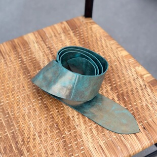 Cha 官方 | Cortana 25春夏 JIN 小牛皮植物鞣制的宽金属感皮带