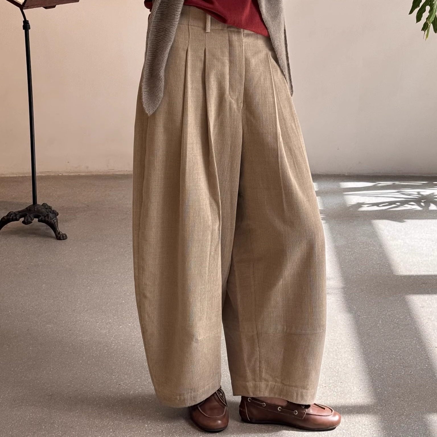 Cha 官方 | Aviva Jifei Xue 米色羊毛灯芯绒茧型裤