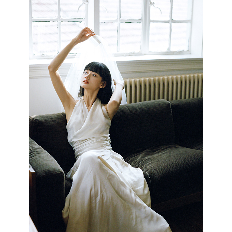 NILODRESS珍珠白挂脖连衣裙