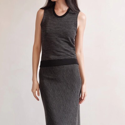 io adesso futura  进口羊毛条纹针织背心上衣