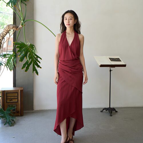 Cha 婚礼时刻 | Cortana 25春夏 BANANE 优雅真丝挂脖连衣裙