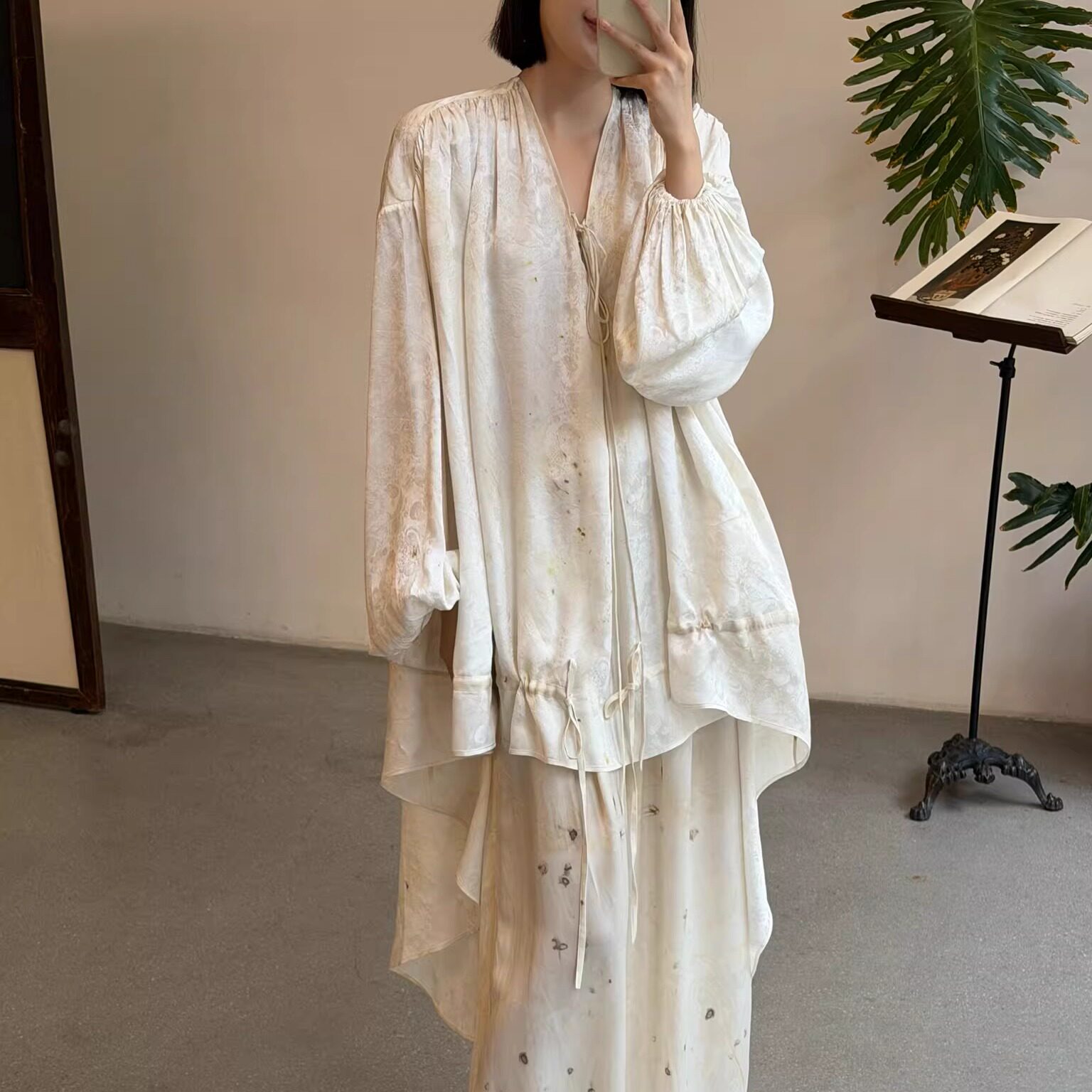 Cha 官方 | Mutedance 25AW 植物染真丝提花垂坠层次系带宽松罩衫,女装/女士精品,真丝上装,淘宝优惠券,粉丝福利购,淘宝优惠卷