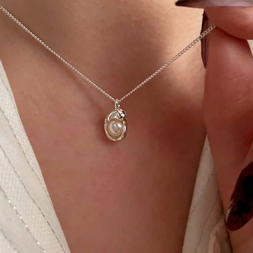 S925镀银豆荚形仿珍珠项链女时尚气质镀银韩版简约锁骨链文艺毛衣