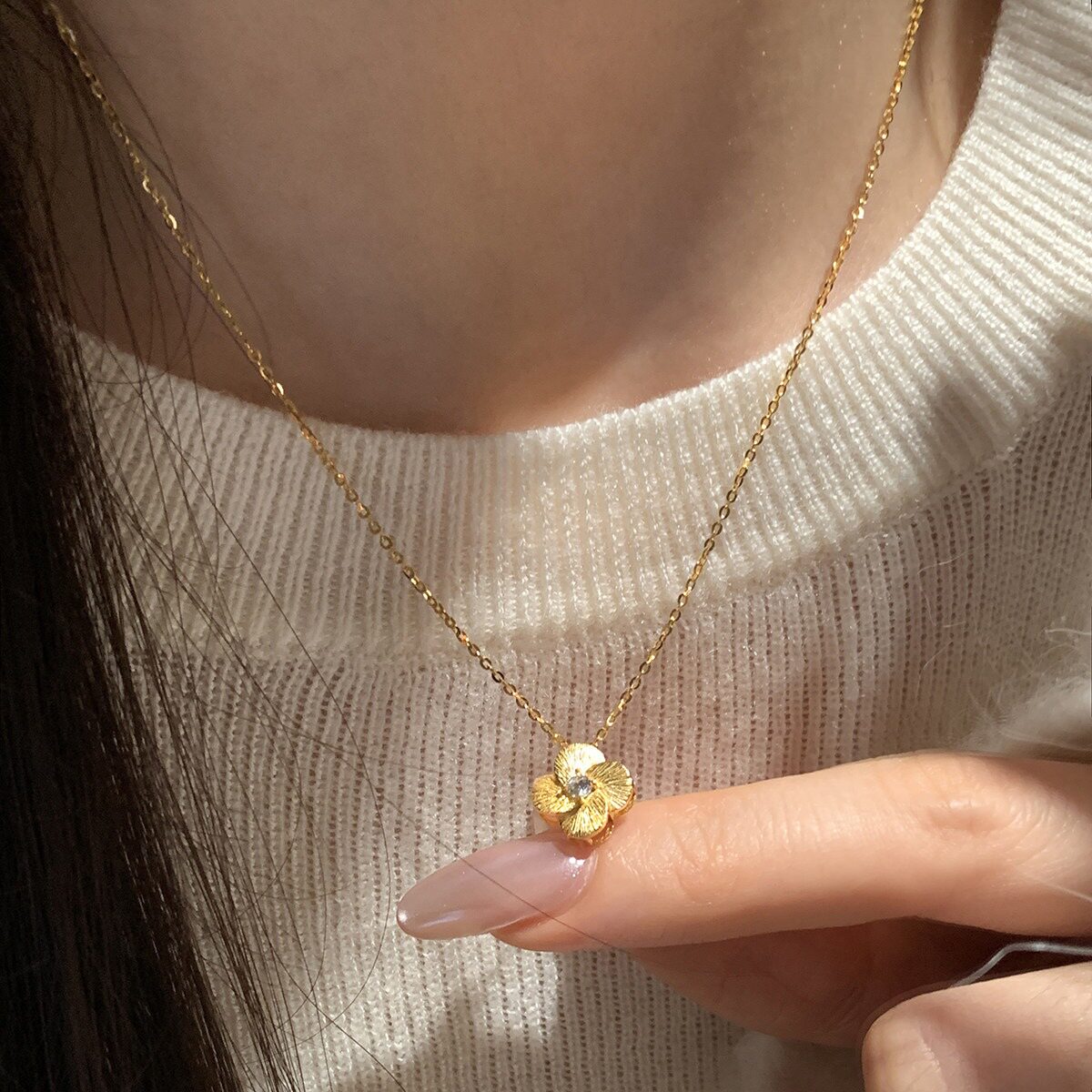 S925镀银甜美精致花朵吊坠项链女简约时尚百搭叠戴气质优雅锁骨链