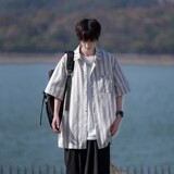 灰色