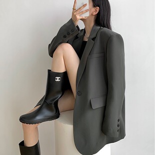 周淼ZHOUMIAO 2025冬秋新款高级设计感女士黑色休闲小西装外套女