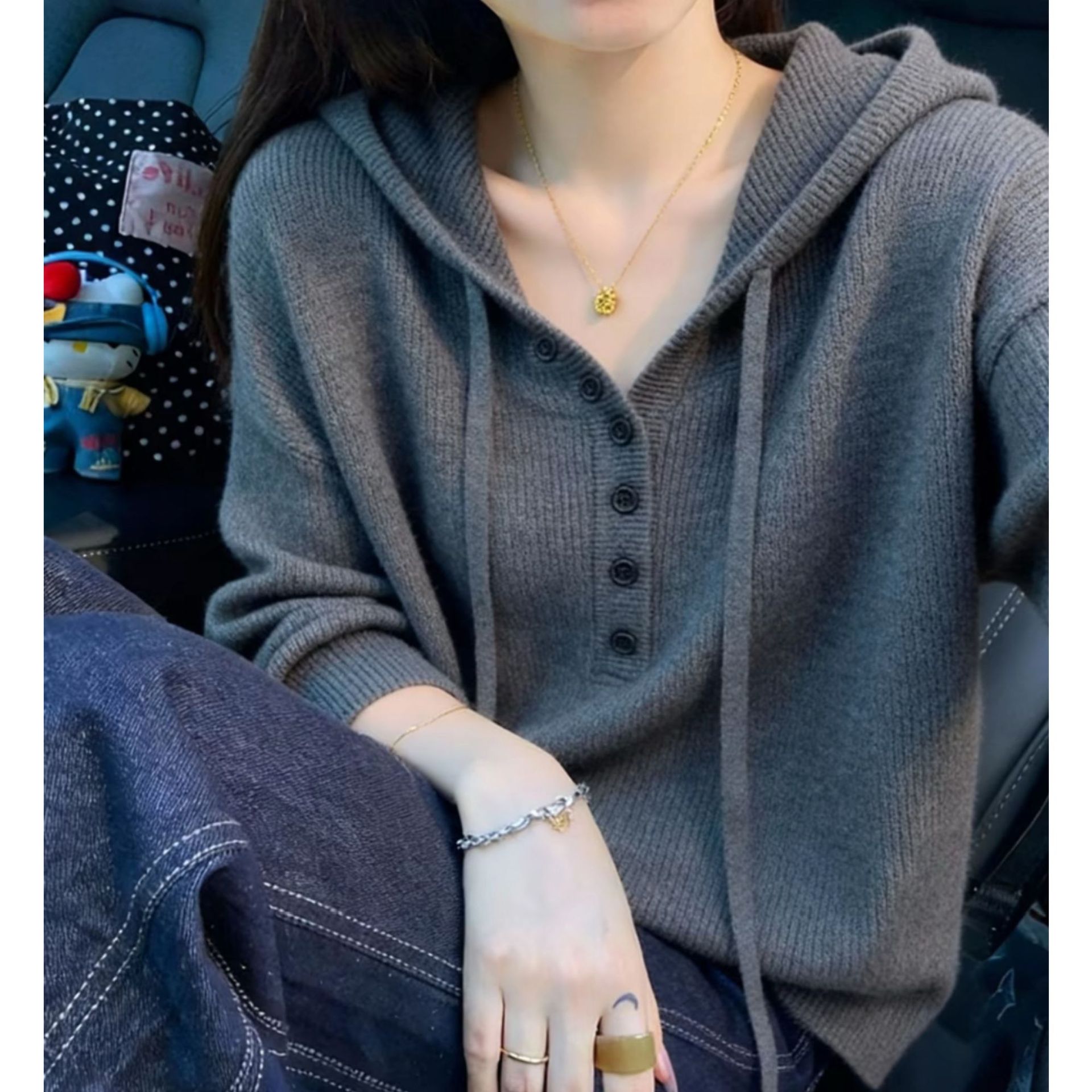 灰色休闲连帽针织套头毛衣女2026年秋季新款简约宽松百搭大码上衣