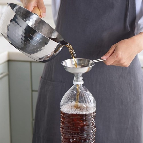 日本制吉川金属18-8不锈钢漏斗家用厨房倒油漏勺分装器带手柄