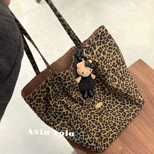 双面可背！慵懒豹纹单肩帆布包