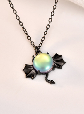 恶魔暗黑蝙蝠月光石万圣节项坠