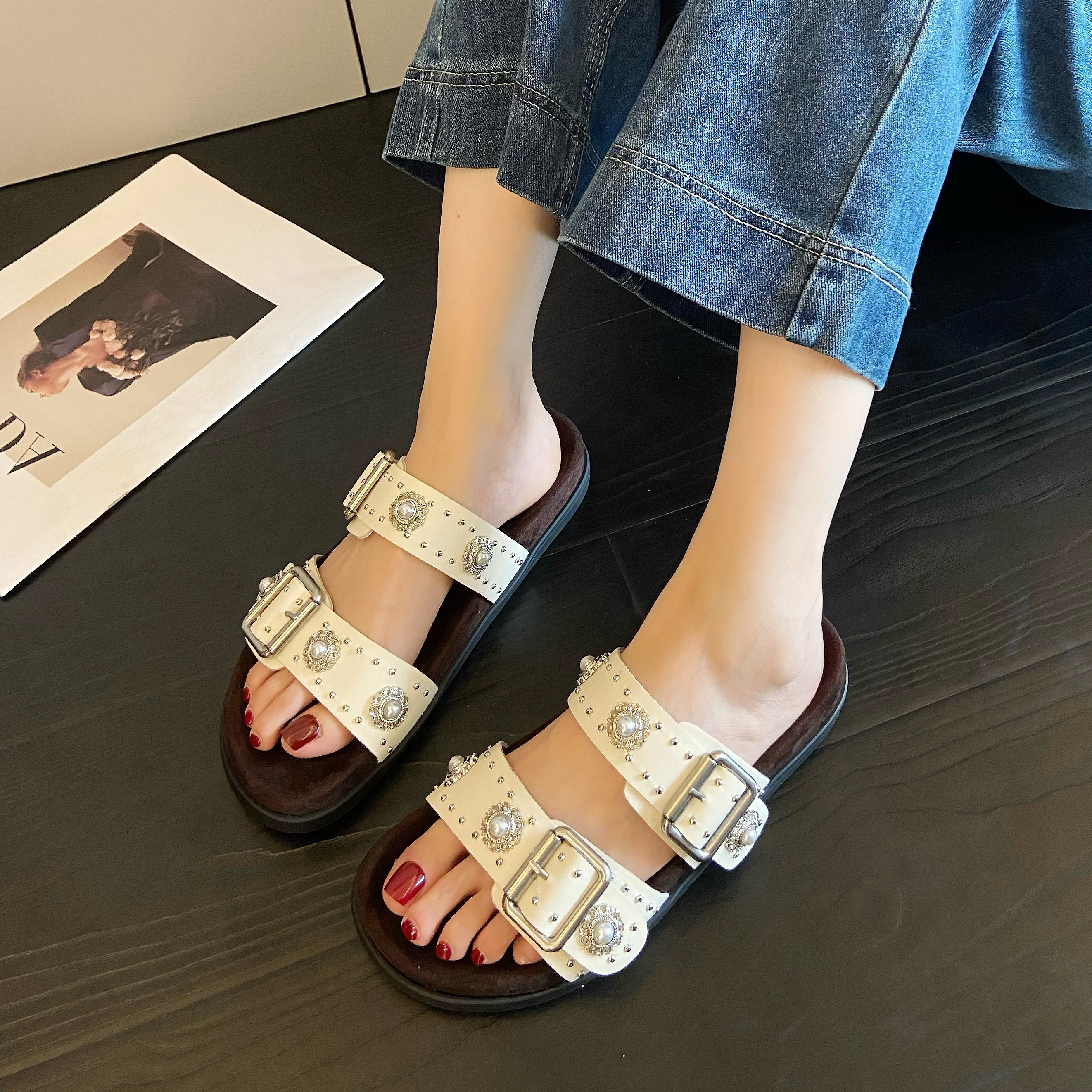 珍珠手工高定铆钉一字拖鞋女2026夏外穿皮带扣勃肯休闲沙滩凉拖鞋
