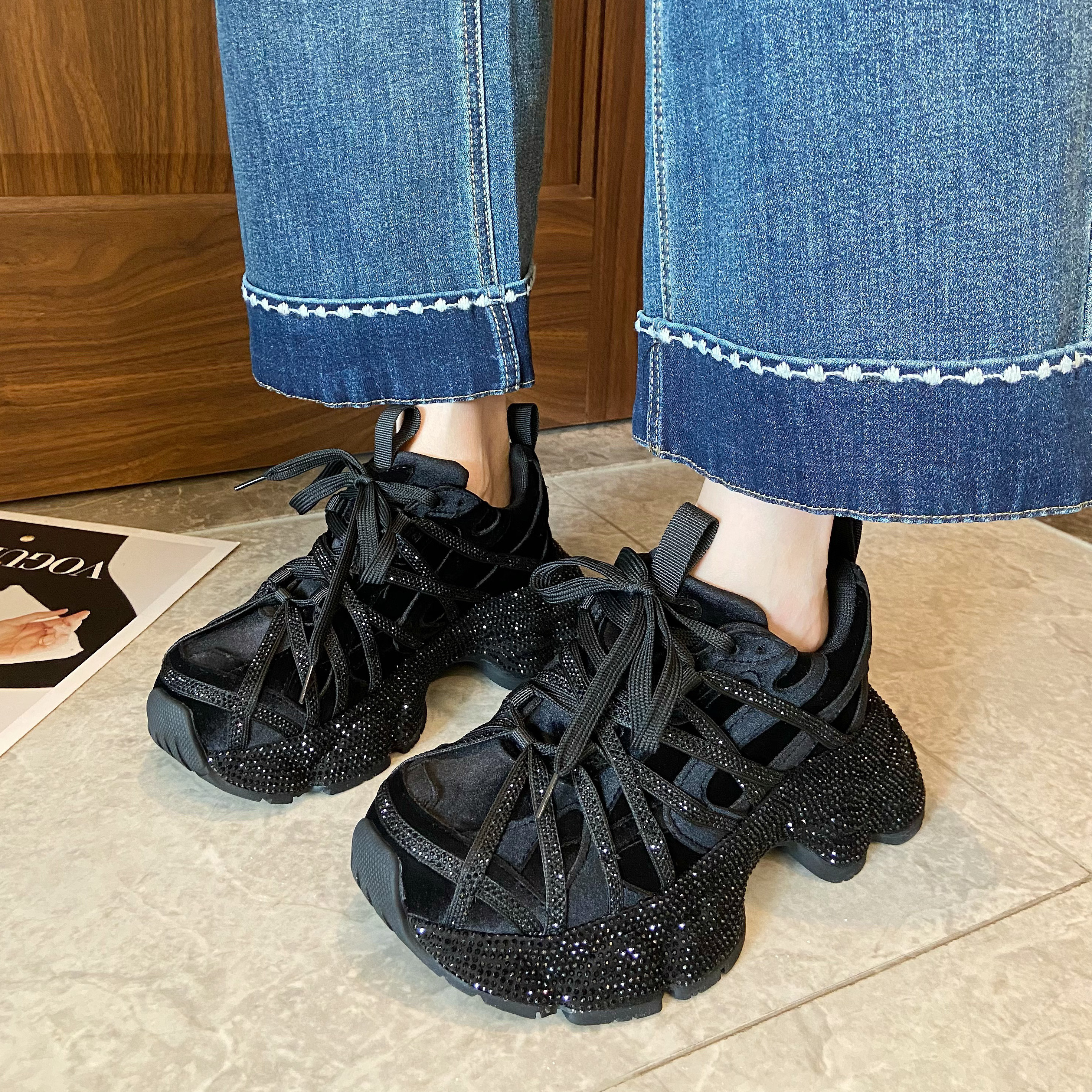 满钻水钻绑带绒面厚底老爹鞋女2026新款百搭轻便舒适休闲运动鞋潮