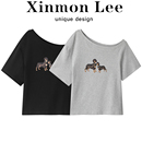 XinmonLee休闲别致设计感斜肩短袖T恤甜辣纯欲露肩小狗印花春夏季