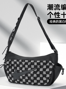 L&M原创潮牌包包女士斜挎包女休闲单肩包大容量通勤包防水饺子包