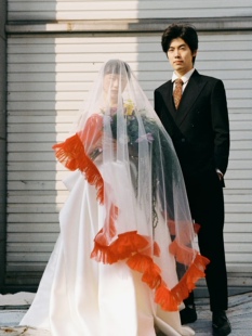 新娘头纱高级感法式复古红色荷叶边头饰超仙森系影楼拍照造型样片