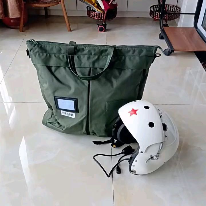 正品万里马飞行包装具包军绿色头盔包手提包大容量防水通勤包挎包