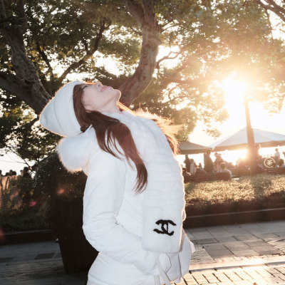 lu系腰精自带s身材效果羽绒服