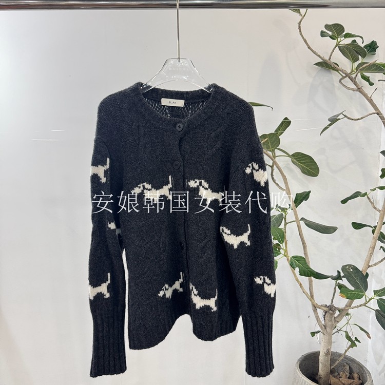 时尚圆领刺绣小马羊毛针织毛衣