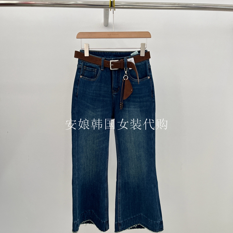 腰带微喇叭磨白通勤牛仔裤