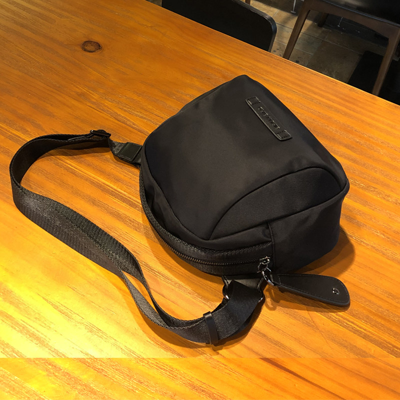 新款韩版尼龙斜跨包休闲贝壳女包轻便百搭腰包旅行小圆包帆布简约