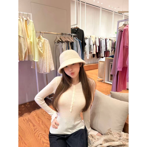 10/15 20:00 三色 100 % 美丽诺微修身高弹圆领亨利打底