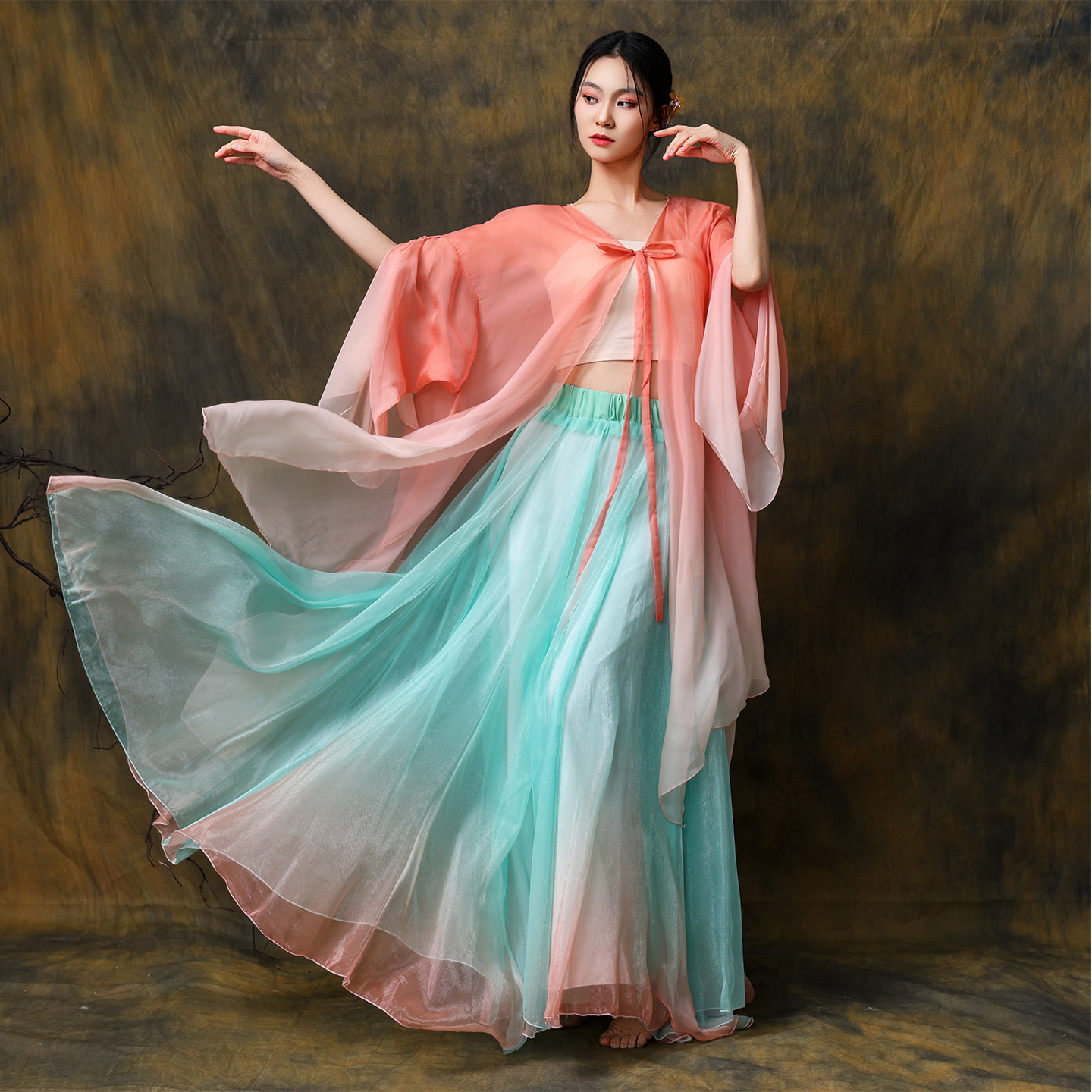 古典舞蹈服女新款仙气飘逸舞蹈服纱衣渐变色大摆裙舞台演出服套装