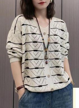 新款时尚简约条纹V领单排扣针织衫镂空显瘦气质百搭宽松减龄毛衣