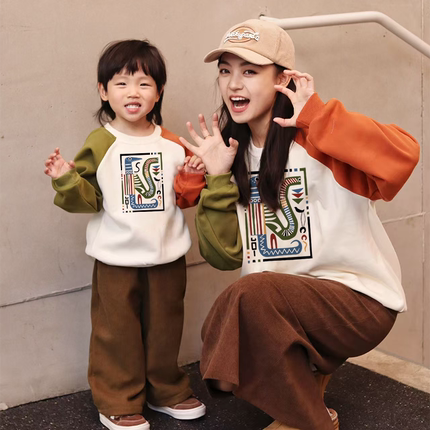 亲子装一家三口2025新款蛇年本命年过年衣服母女母子加绒秋冬卫衣