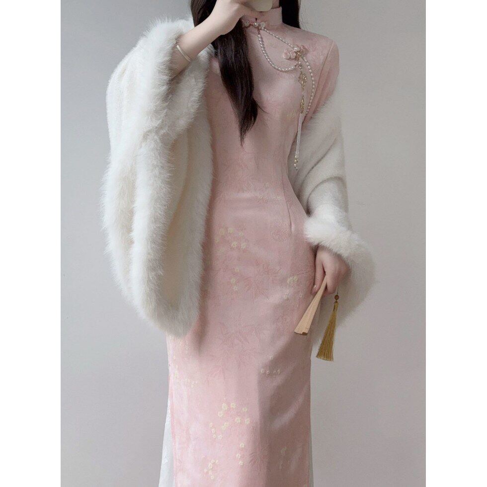 新中式秋冬旗袍2025新款气质高端披肩连衣裙粉色少女年轻款连衣裙