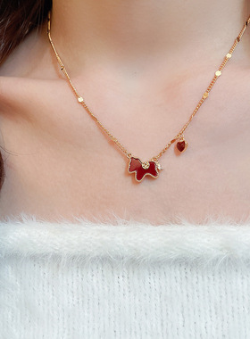 本命年小马红色项链大方温柔锁骨链冬季轻奢气质项饰配饰新年颈链