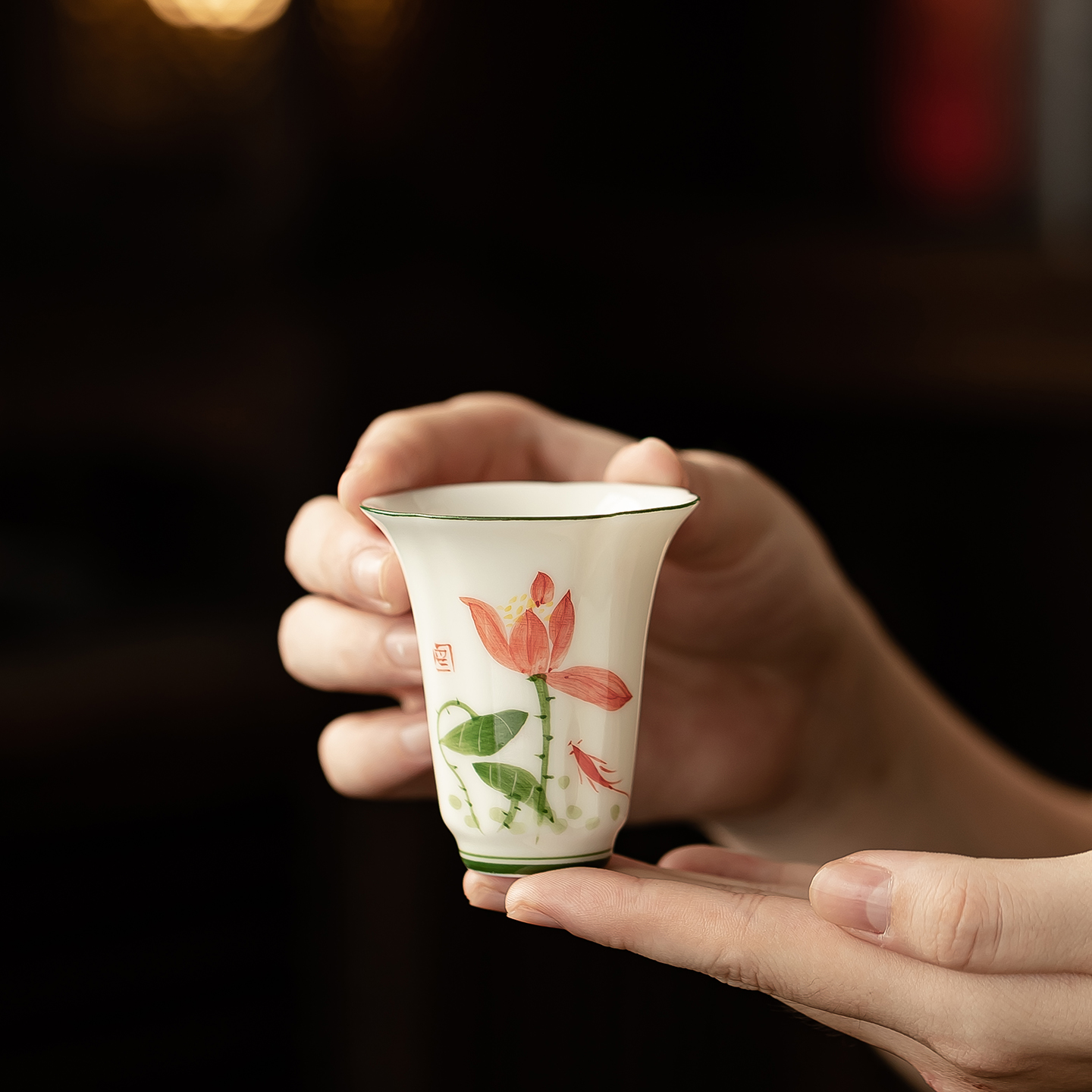 手绘釉下彩荷花女士高端闻香杯