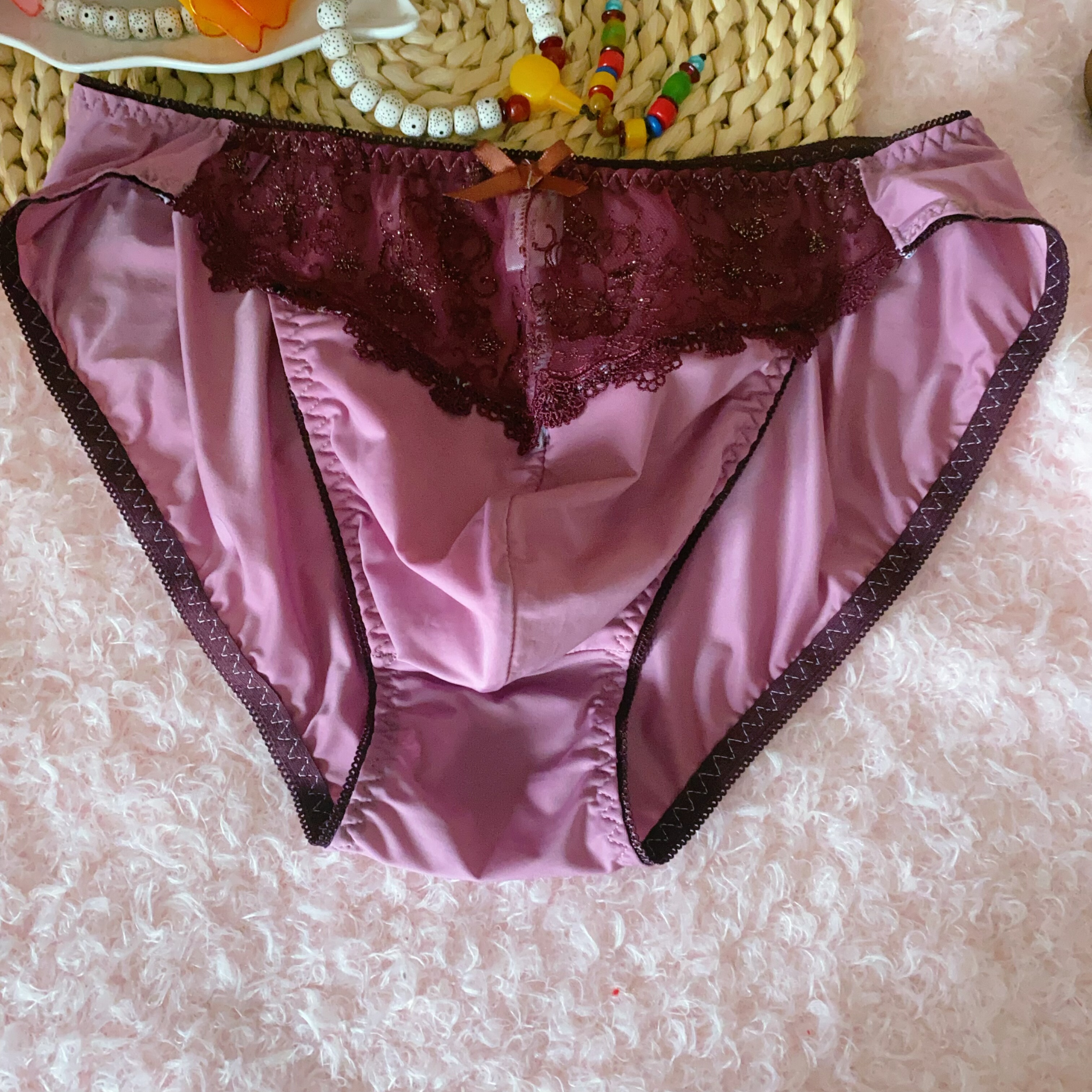 外贸女性化设计男丝滑甜美蕾丝花边男三角裤薄款修身四季男内裤