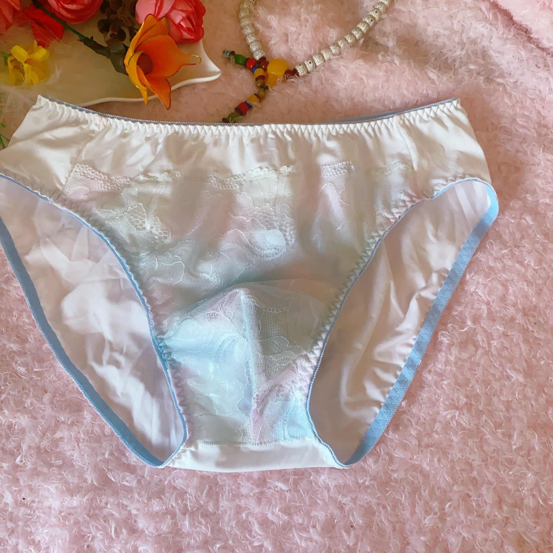 新款男士女性化设计内裤男式性感蕾丝牛奶丝舒适贴身健康三角裤