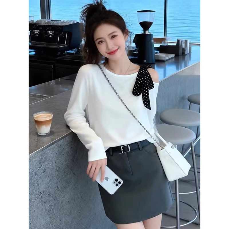2026年春季新款超好看显瘦打底上衣设计感小众露肩系带长袖T恤女