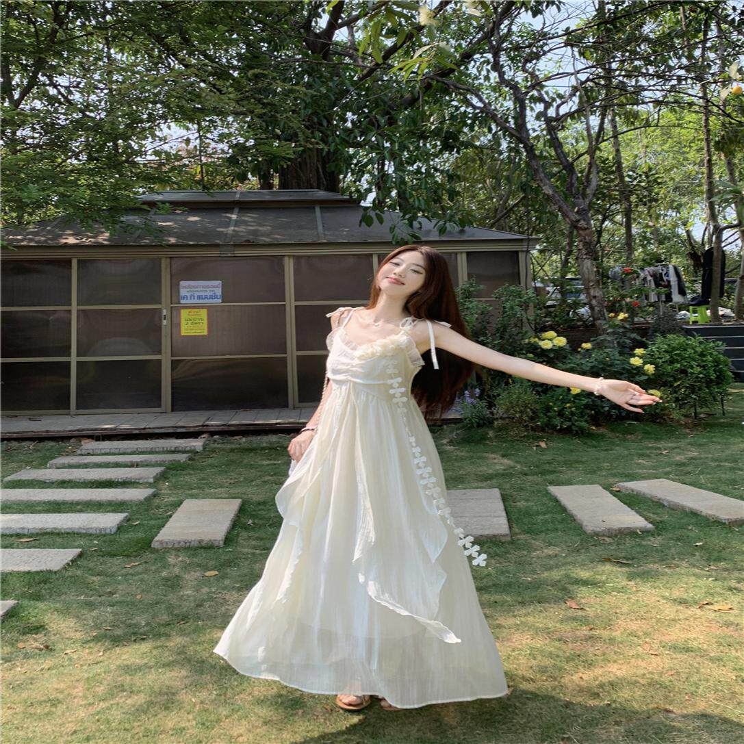 度假风花朵设计感吊带连衣裙女2025夏季新款收腰显瘦很仙的长裙子
