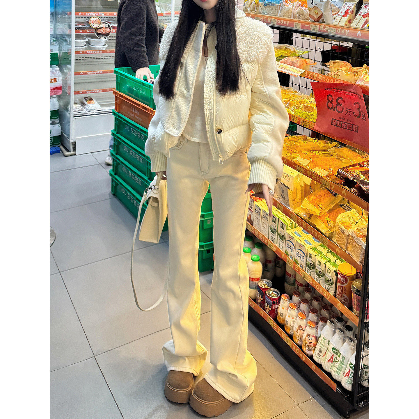 白色微喇牛仔裤女2025年秋冬加绒款高腰宽松直筒显瘦喇叭拖地裤子