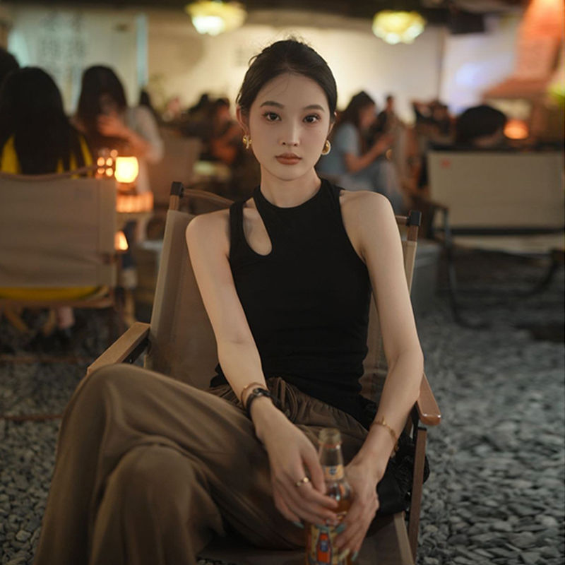 斜肩吊带背心女带胸垫一体外穿美背修身打底内搭甜酷欧美挂脖上衣