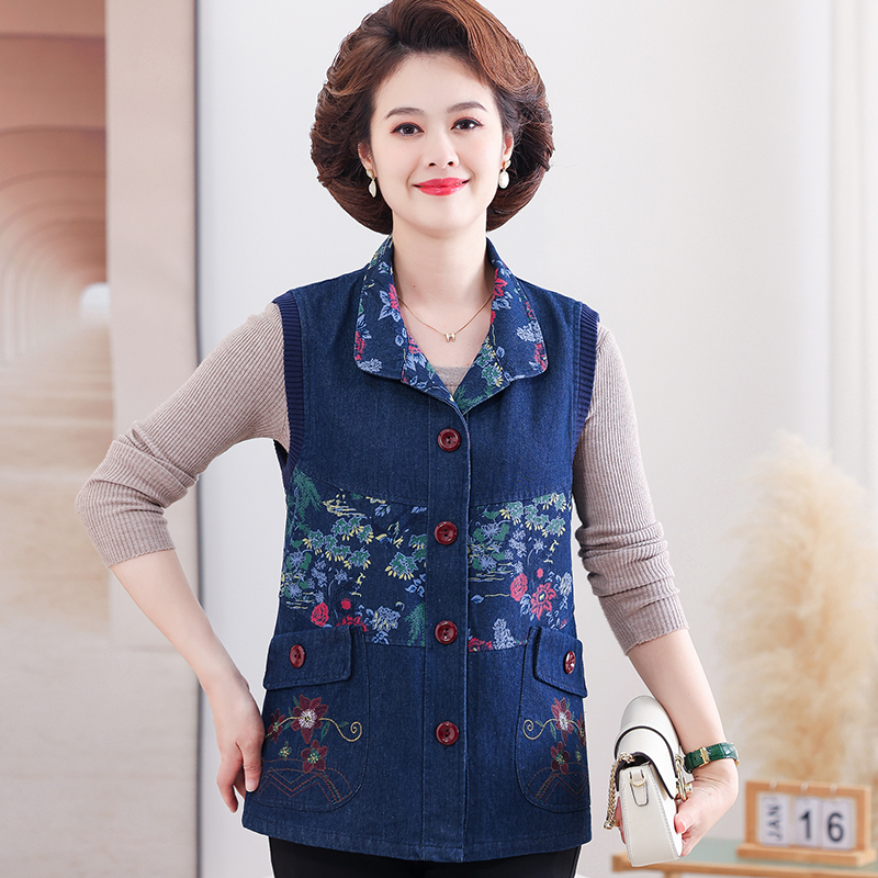 中年妈妈洋气马甲春秋外穿2024年新款老年人女装时尚牛仔马夹外套