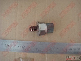 五十铃 600P 油轨压力传感器 庆铃 正厂 4KH1 国四