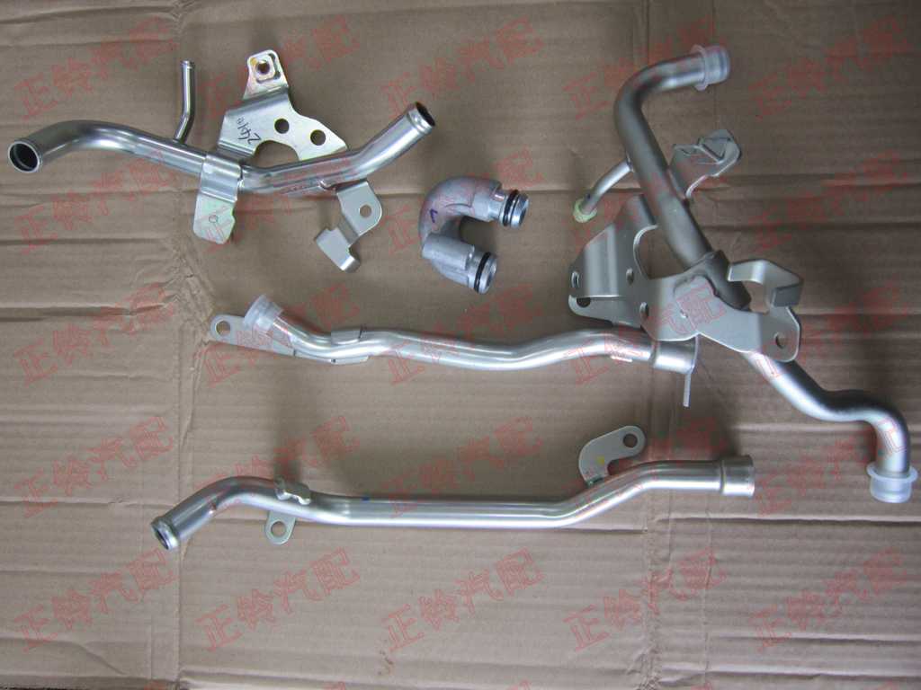 发动机EGR缸体进水管RZ4E