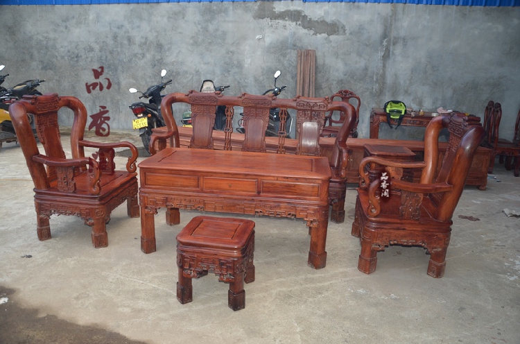 特价正品，物美价廉。 实体店铺在东兴已有2000平方米的展厅， 有工厂，亲可以直接来店来厂参观 来图来料制作 诚信店铺专注红木家具十年