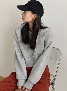 灰色短款连帽卫衣女2026春季新款韩版时尚套头上衣小个子显瘦外套