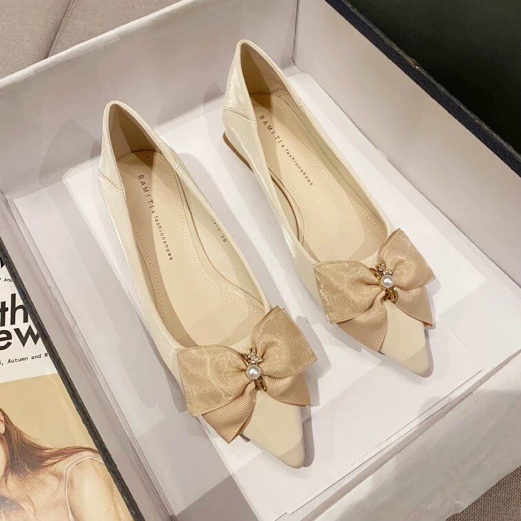 名媛蝴蝶结水钻扣平底单鞋女2026年新款浅口气质平跟尖头低跟单鞋