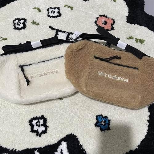 仿羊羔绒斜挎包NEWBALANCE