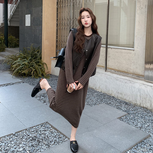 2D044大量现货首 推新条纹针织裙+马夹套装2D044-2503-P165-K248